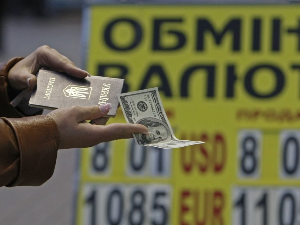 Валютных спекулянтов в Украине никто не контролирует – финансист