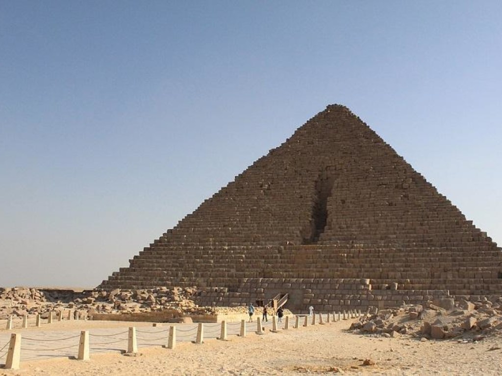 Археологи обнаружили уникальные «коммунальные» гробницы в Египте (ФОТО)