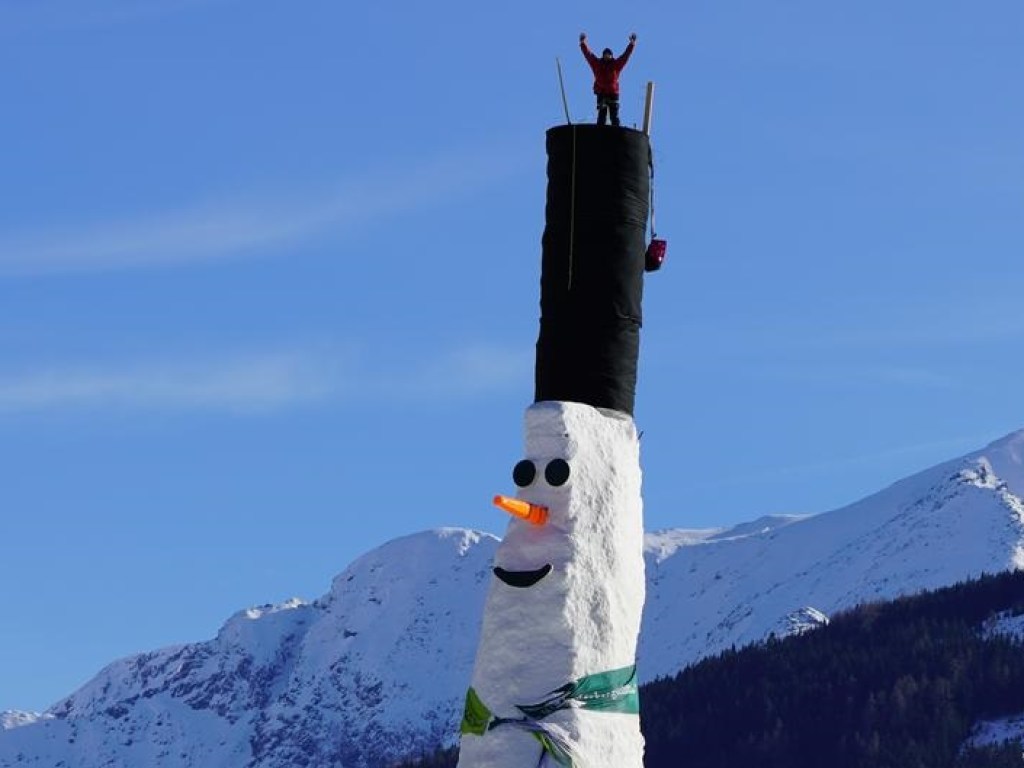 800 тонн и 60 тысяч евро: в Австрии создали самого большого снеговика в мире (ФОТО)