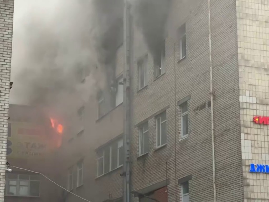 В Санкт-Петербурге произошел пожар в бизнес-центре: что известно (ВИДЕО)