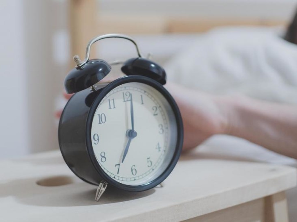 Медики рассказали о важности мелодии будильника по утрам