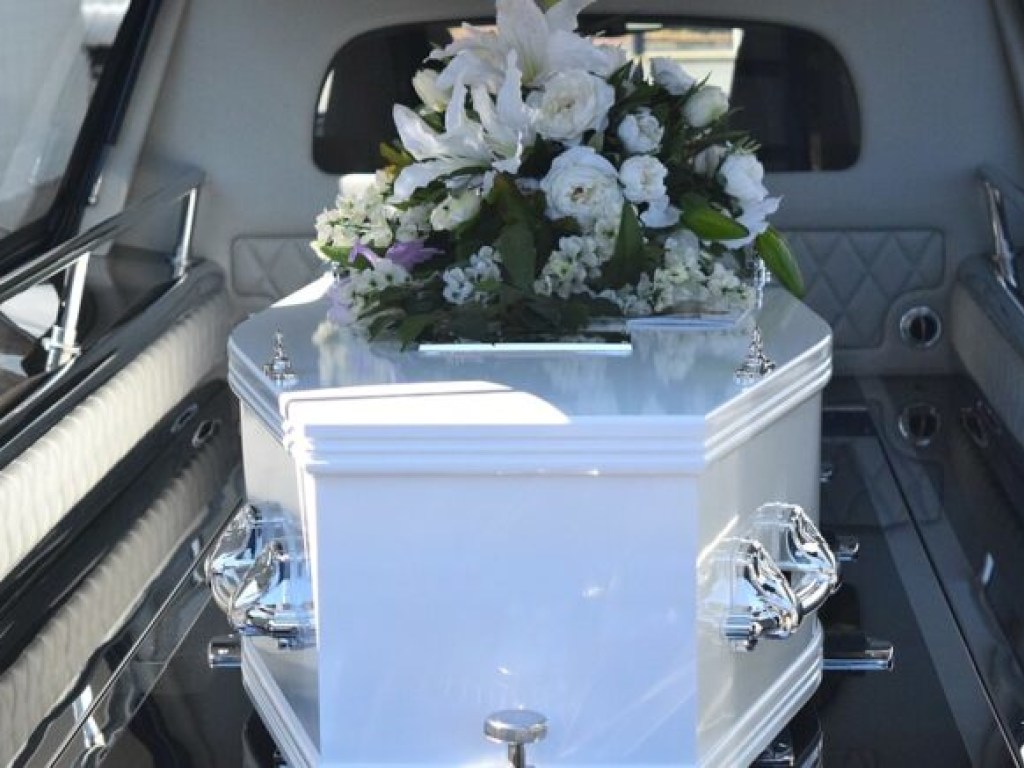 В США начали продавать блестящие гробы (ФОТО)