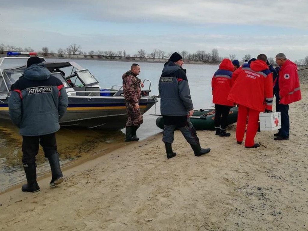 Черкасские патрульные спасли 25-летнего мужчину из водной ловушки (ФОТО)