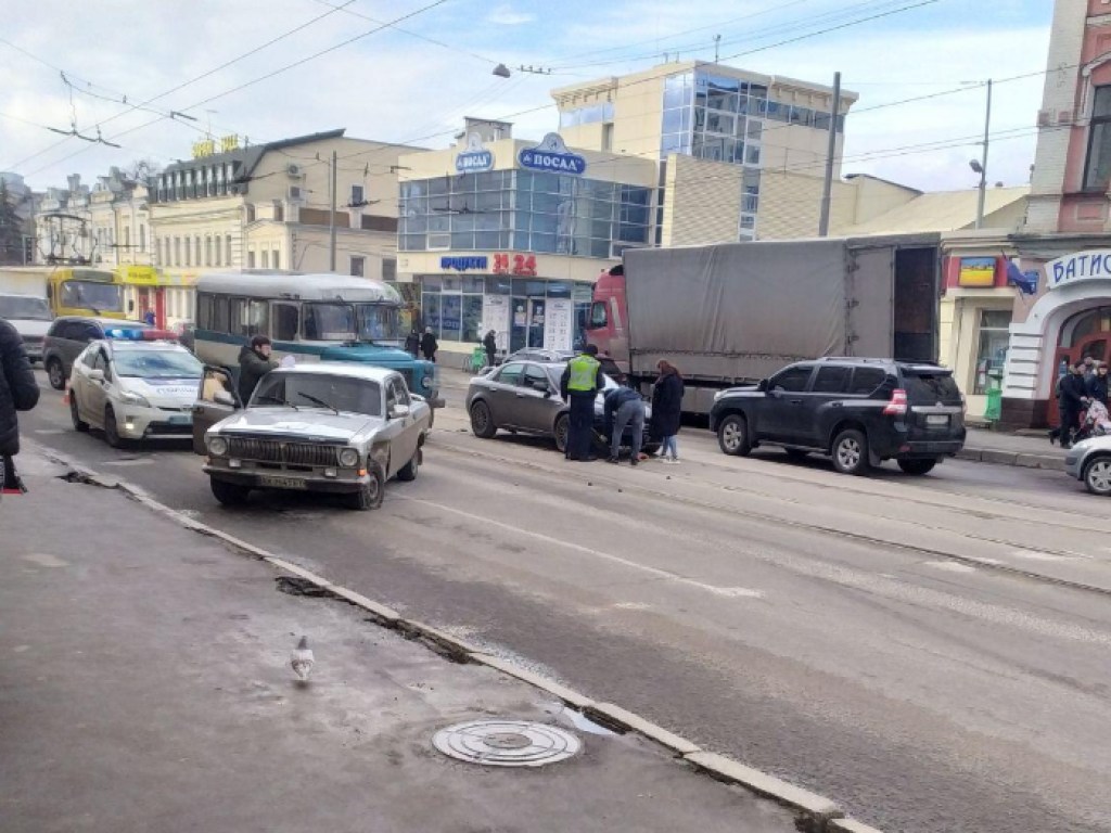 ДТП в Харькове: движение трамваев парализовано (ФОТО)