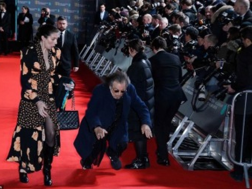 79-летний Аль Пачино оконфузился на красной дорожке (ФОТО)