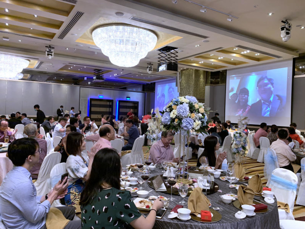Из-за коронавируса пара из Сингапура провела свадьбу по видеосвязи (ФОТО)
