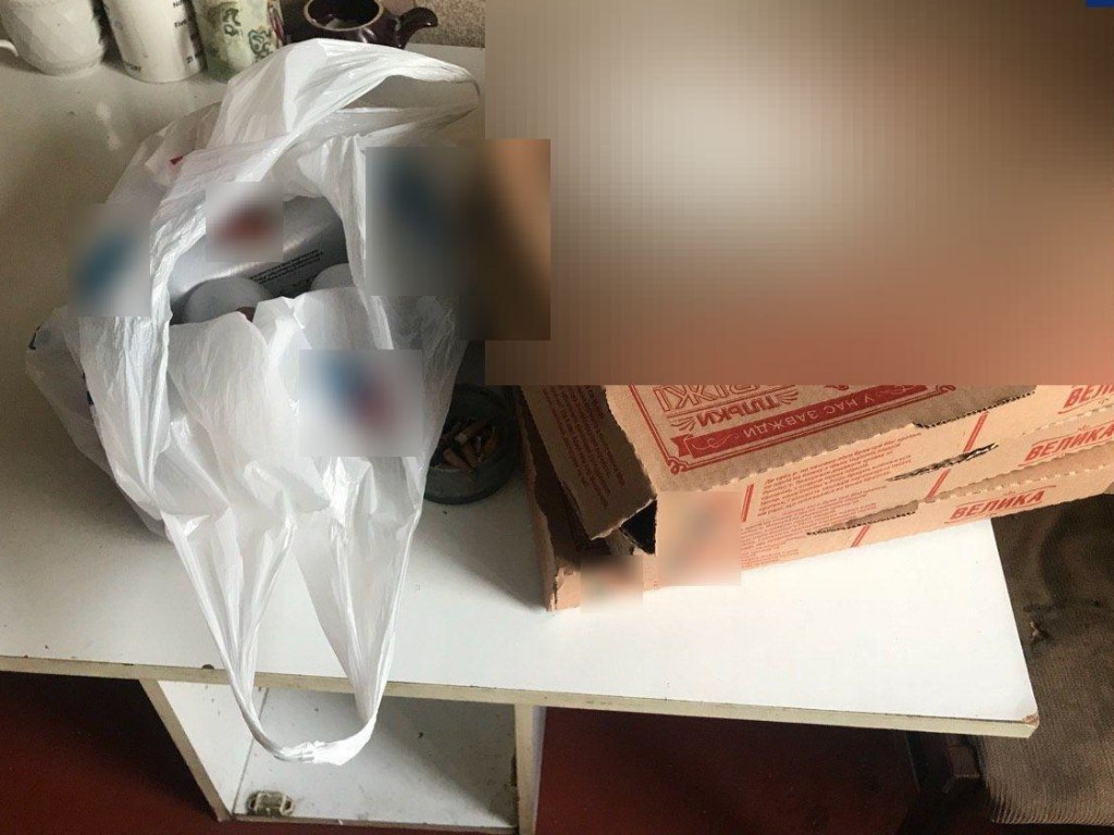 Не хотел платить: В Киеве у курьера отобрали пиццу (ФОТО)