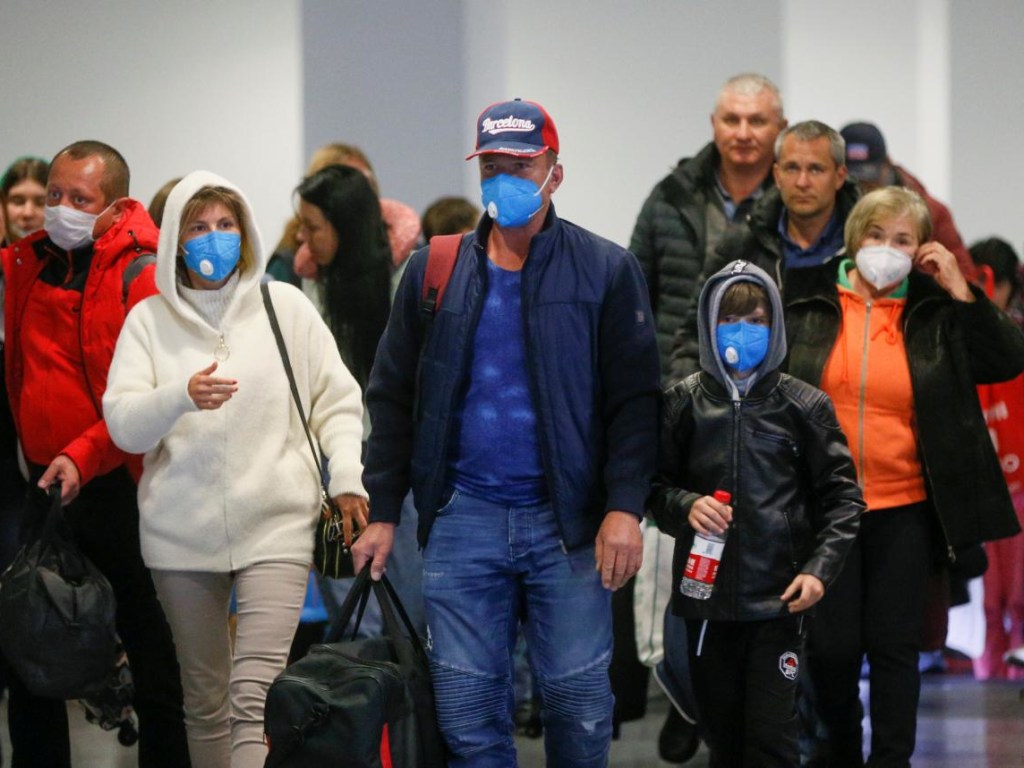 Украинцы прибыли в «Борисполь» из Китая, где бушует коронавирус (ФОТО, ВИДЕО)