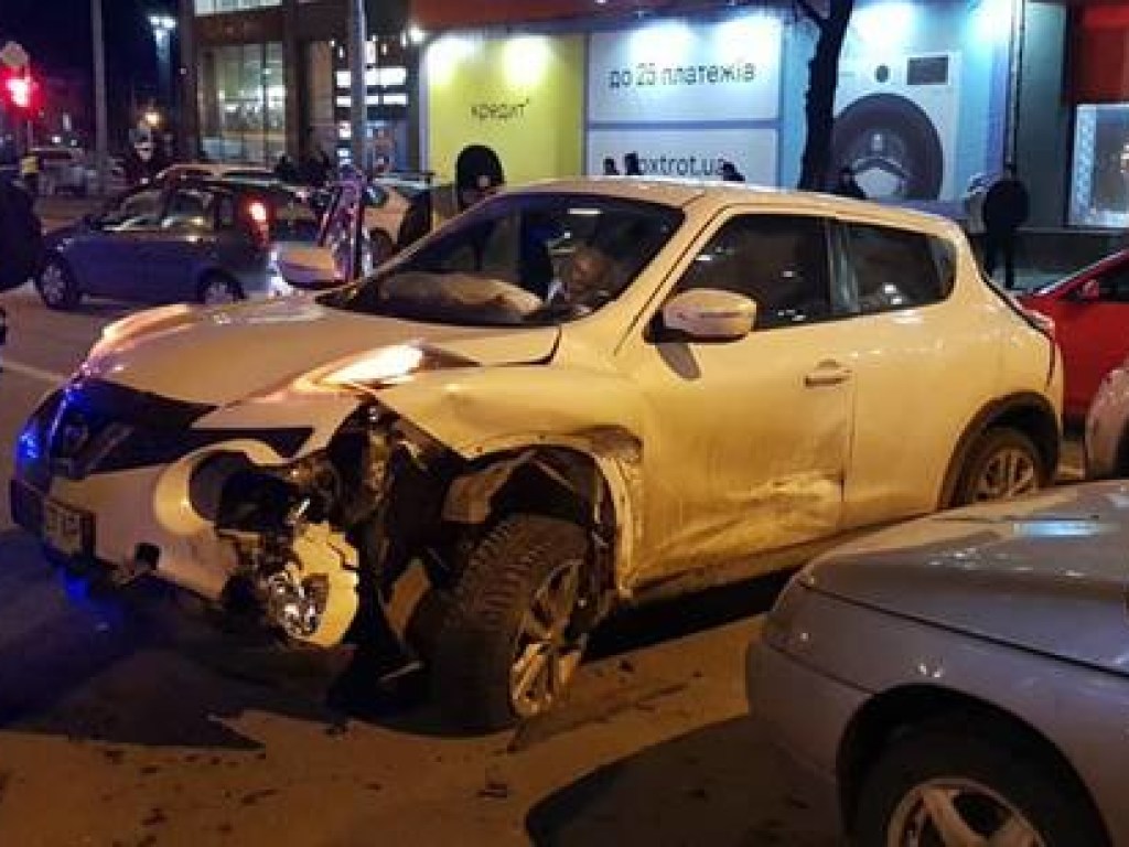 В Харькове произошло масштабное ДТП с 9 авто: появились подробности и фото с места аварии