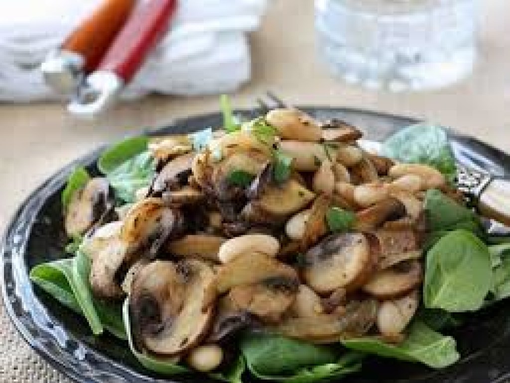 «Вкусная диета»: Бомбезный грибной салат для похудения