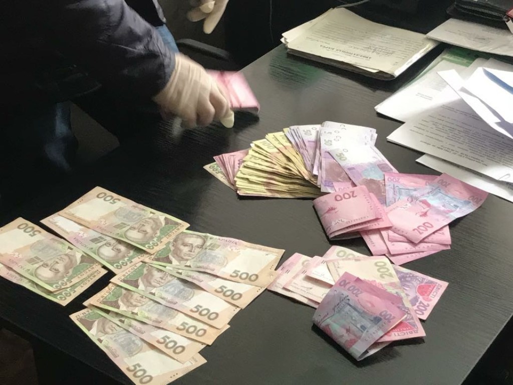 Чиновник секретариата Кабмина задержан на взятке в 2,5 миллиона гривен