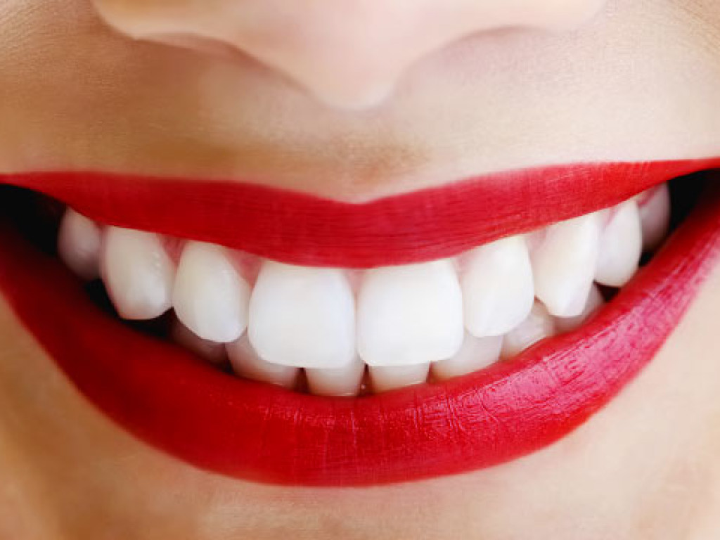 Названы продукты, которые ухудшают цвет зубов