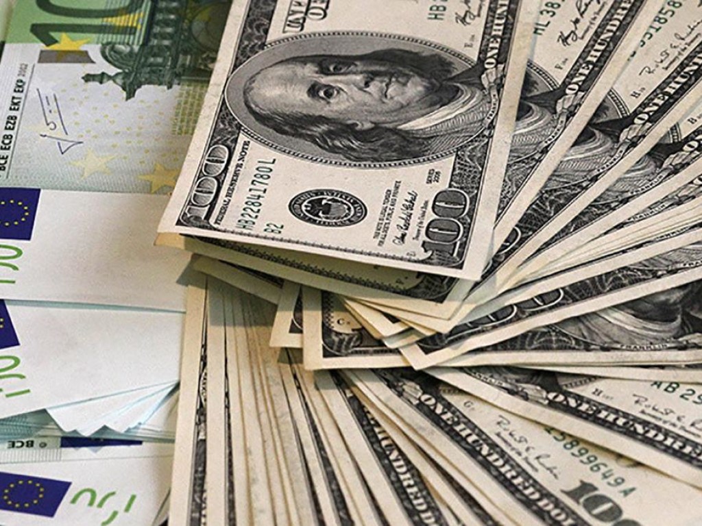 НБУ установил официальный курс на уровне 24,85 гривны за доллар