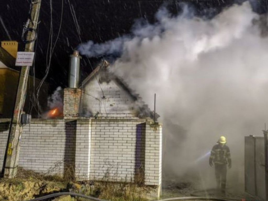 В частном доме на столичной Дарнице заживо сгорел мужчина (ФОТО)