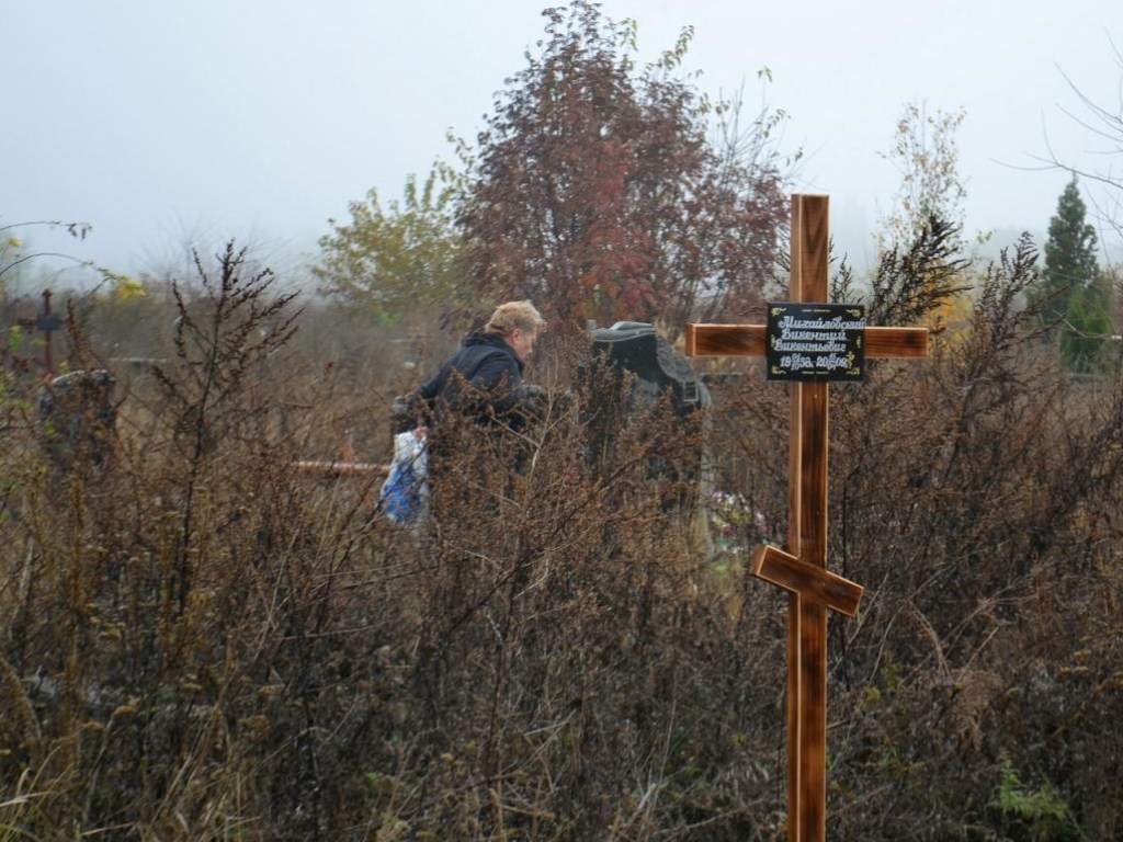 Под Днепром похоронили девочку, погибшую из-за халатности родителей (ФОТО)