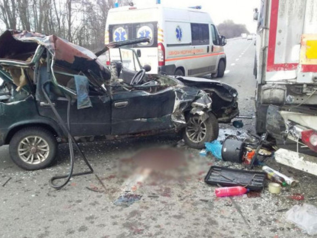 Смертельное ДТП на Черниговщине: в страшной аварии погибла школьница (ФОТО)