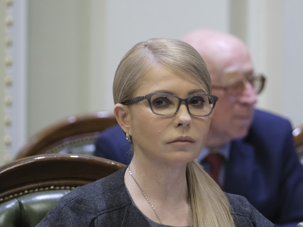 «Хороша!»: Депутат обсудил новую внешность Тимошенко (ВИДЕО)