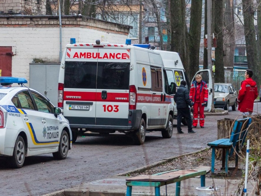 Под Днепром пьяная женщина избила фельдшера «скорой» (ФОТО)