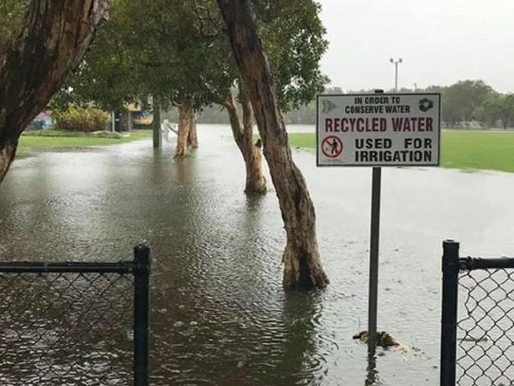 Мощный ливень вызвал потоп в австралийском городе (ФОТО, ВИДЕО)