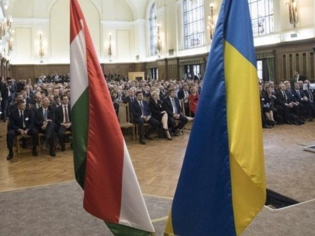Украина и Венгрия попробуют помириться в марте — Кулеба