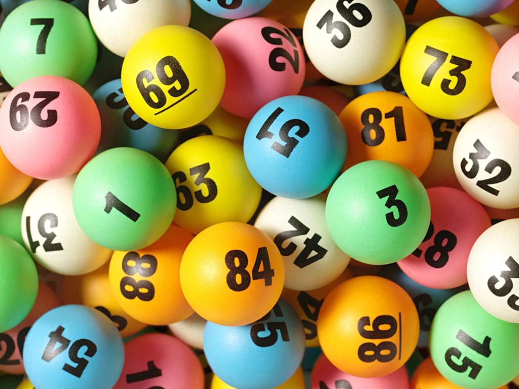 Мужчина 15 лет вписывал в лотерейные билеты одни и те же числа и сорвал джекпот