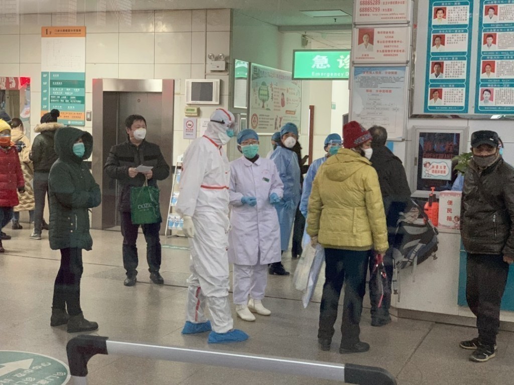 ВОЗ: Количество жертв нового коронавируса в Китае возросло до 636