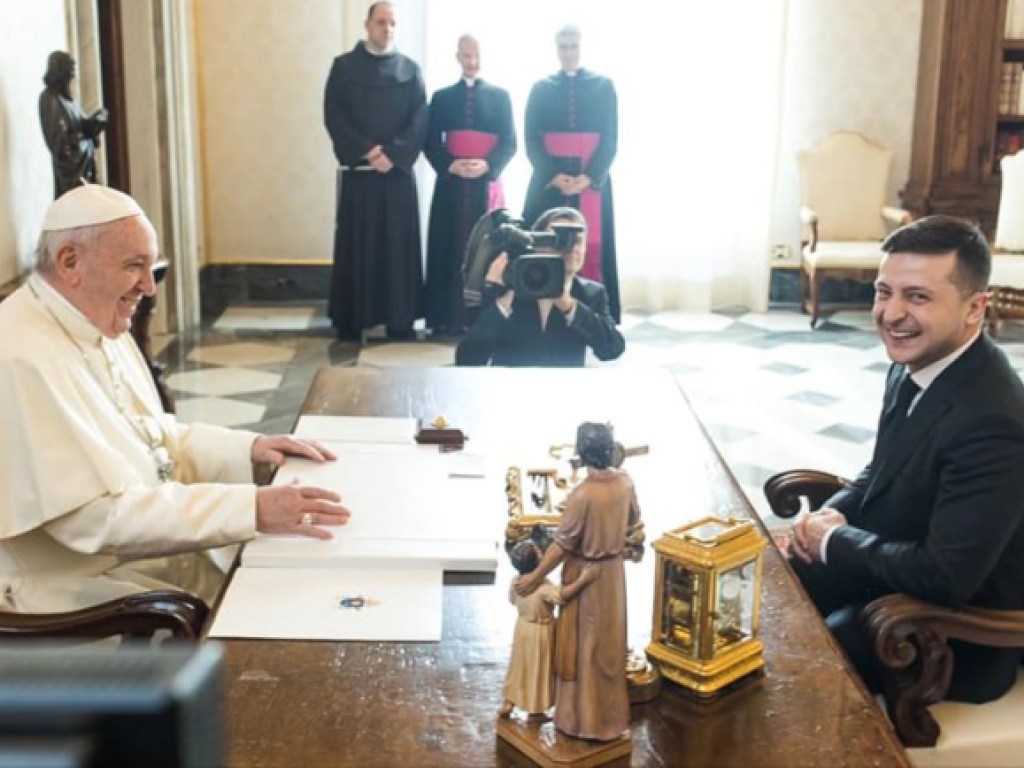 Зеленский встретился с Папой Римским в Ватикане: опубликованы фото