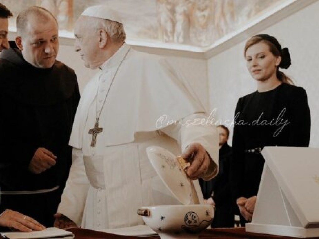 Елена Зеленеская выбрала элегантный и сдержанный образ для визита в Ватикан (ФОТО)
