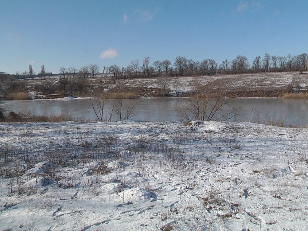 На глазах у родителей: В селе Запорожской области утонули трое пятилетних детей, провалившись под лед (ФОТО)