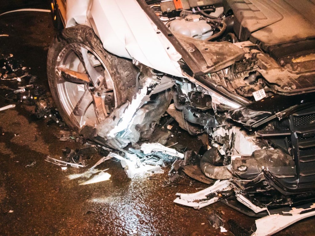 Под Киевом в Броварах лоб в лоб столкнулись две Audi: есть пострадавшие (ФОТО, ВИДЕО)