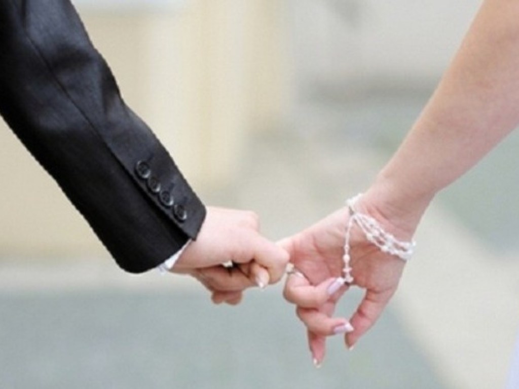 12 февраля &#8212; Международный день брачных агентств