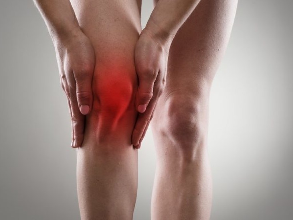 Боли в колене: врач рассказал, как этого избежать