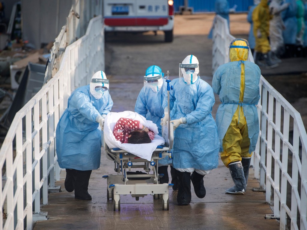 Число погибших от коронавируса в Китае превысило тысячу человек