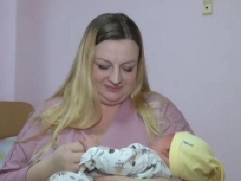 В Житомире 38-летняя жительница родила девочку-исполина (ВИДЕО)