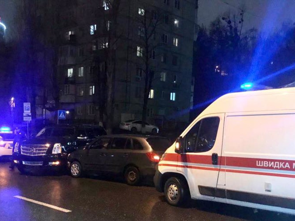 ДТП с Cadillac в центре Киеве: во внедорожник врезалась Skoda (ФОТО)