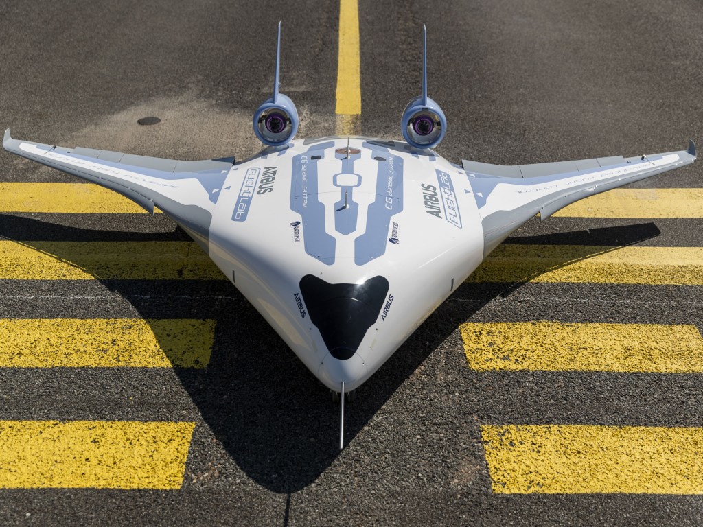 Airbus представил футуристический двухметровый прототип самолета из «Звездных войн» (ФОТО)