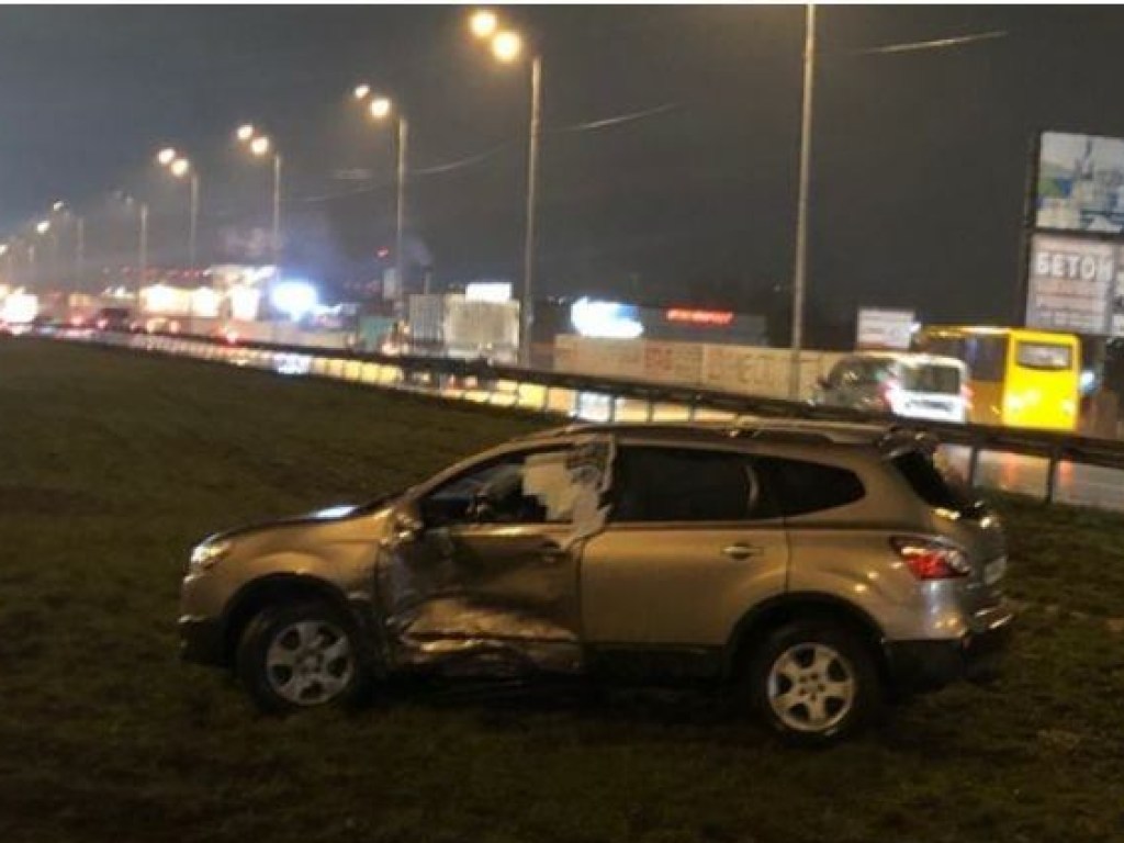 Массовое ДТП с Range Rover и Mercedes в Киеве: повреждены 4 авто (ВИДЕО)