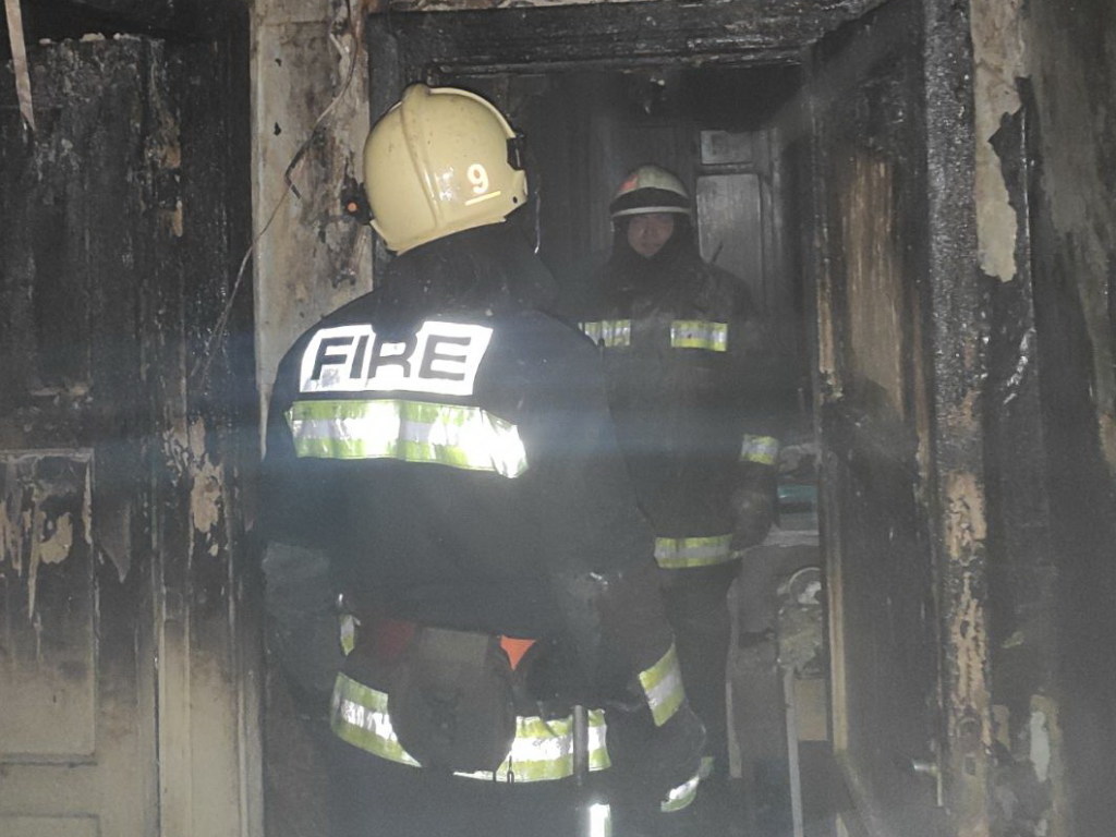 Ночной пожар в Харькове: спасатели обнаружили труп владельца квартиры (ФОТО)