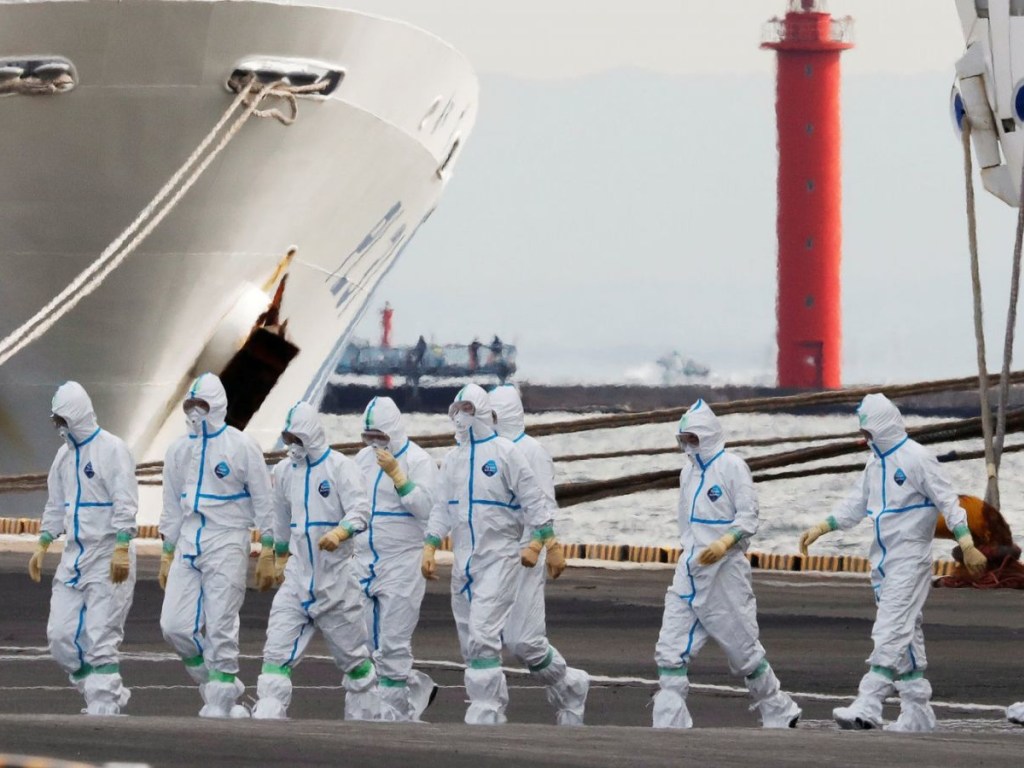 На круизном лайнере в Японии подтвердили заражение коронавирусом у 44 пассажиров