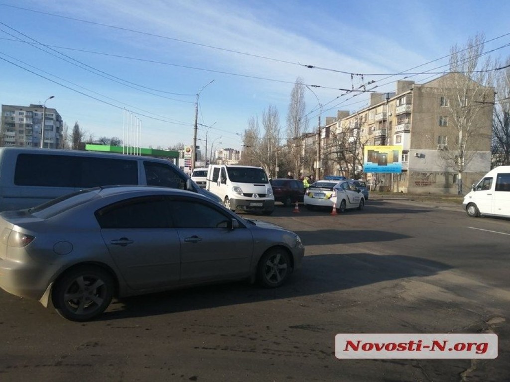 ДТП в Николаеве: столкнулись Daewoo Sens и Mercedes (ФОТО)