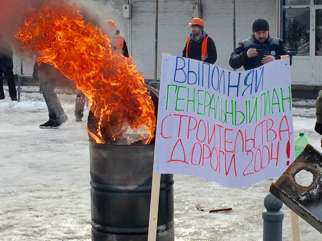 Предпринимательский Майдан: На рынке «Барабашово» установили баррикады и жгут шины (ФОТО)