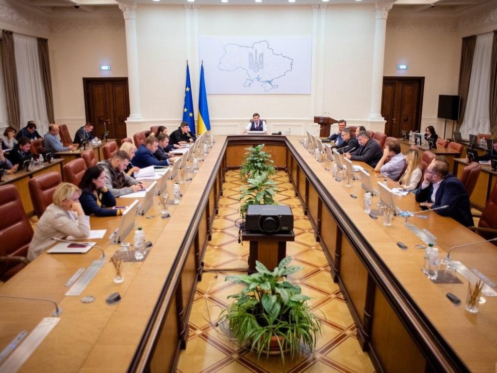 Украинским министрам начисляют зарплату не так, как остальным чиновникам исполнительной власти &#8212; юрист