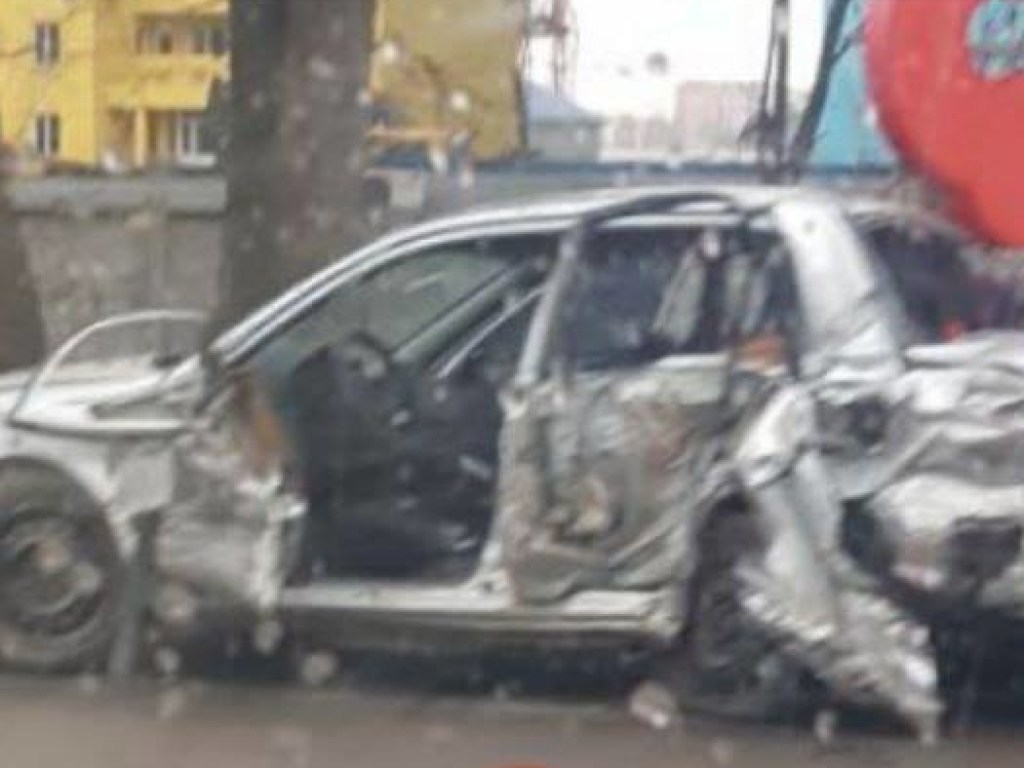 ДТП на трассе Киев-Одесса: авто превратилось в груду металлолома, на месте ЧП несколько экипажей «скорой»