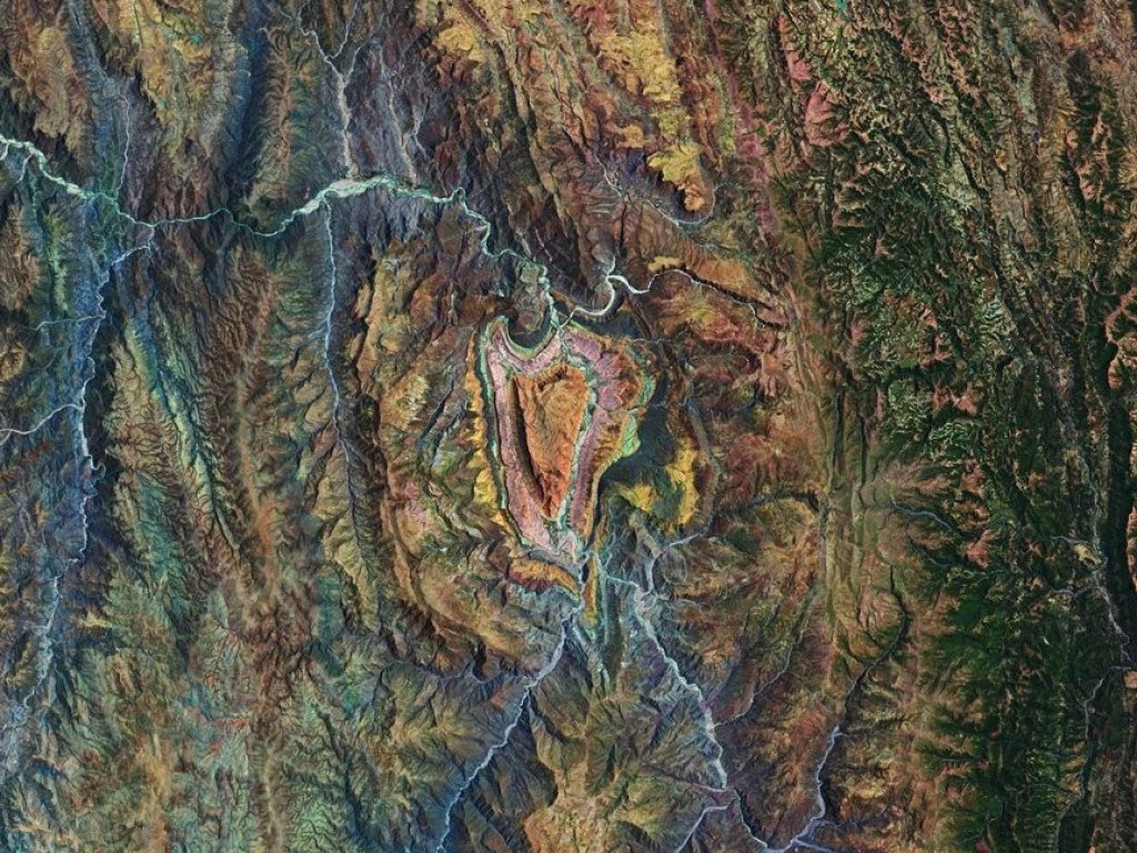 В Боливии обнаружили гору в форме сердца (ФОТО)