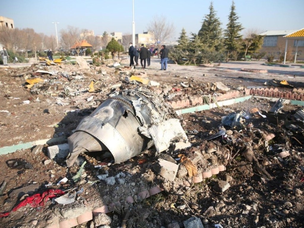 Иран не намерен отдавать «черные ящики» со сбитого самолета МАУ