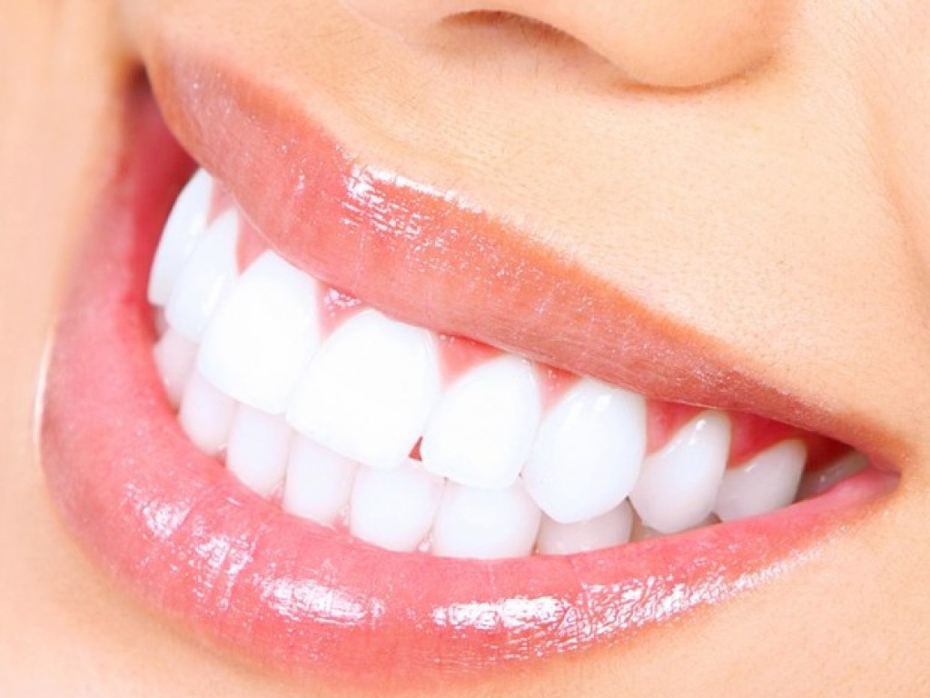Ученые заявили, что зубы нужно чистить три раза в день