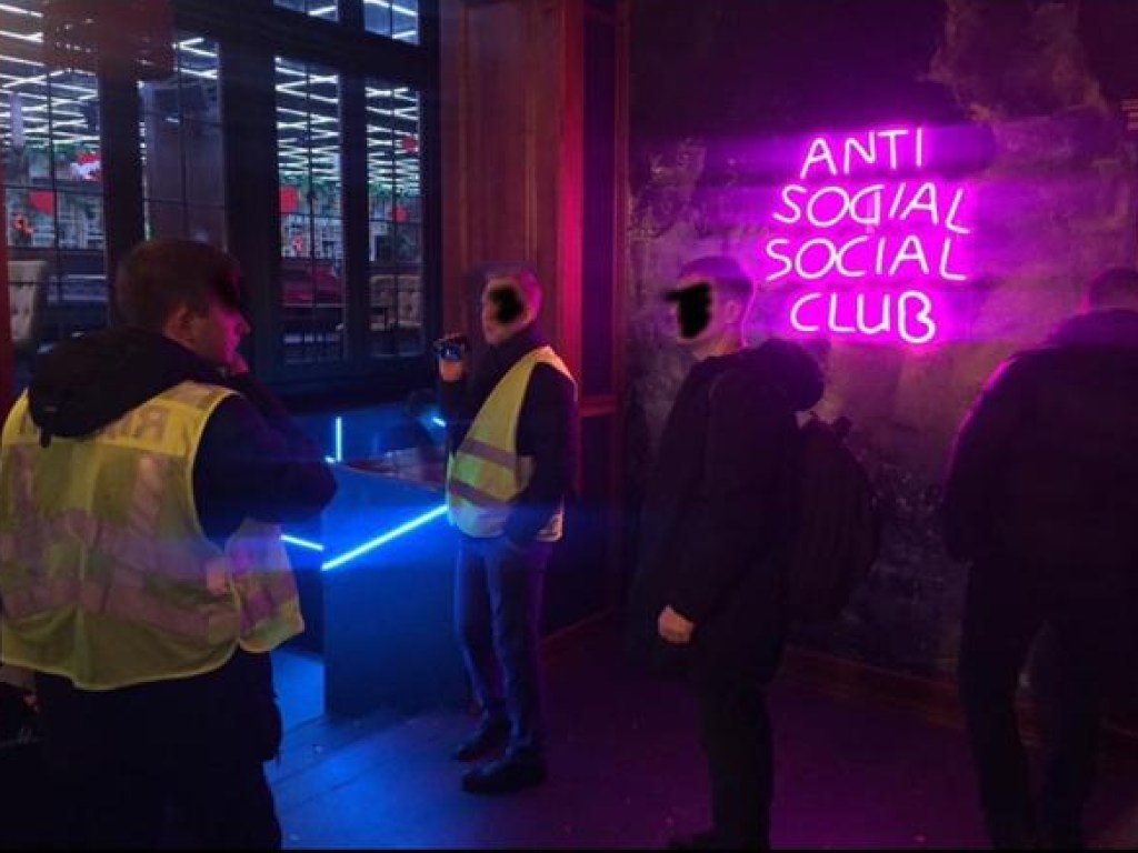 Правоохранители обыскали киевский ночной клуб FIFTY, где охрана избила посетителя