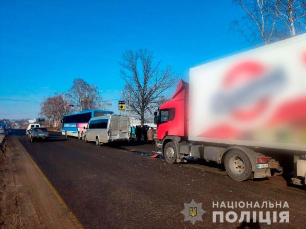 Пострадали 5 человек: На въезде в Полтаву столкнулись грузовик и два автобуса (ФОТО)