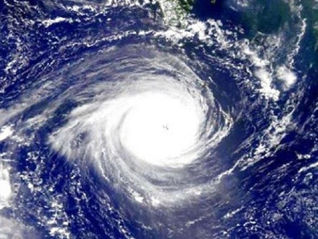Синоптик: 17 февраля циклон Victoria принесет в Украину ураганный ветер, днем существенно потеплеет (КАРТА)