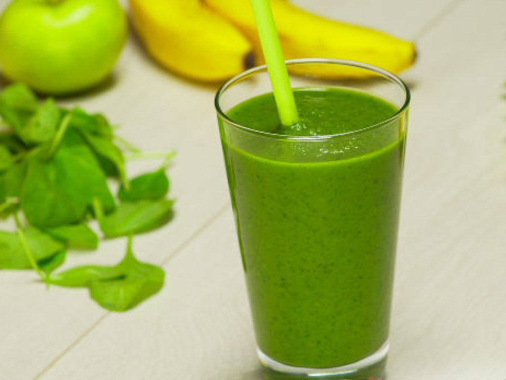 Рецепт дня: Насыщенный витаминами зеленый смузи для похудения (ВИДЕО)